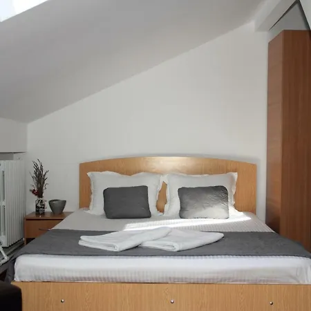 Happy Mara Guest house
